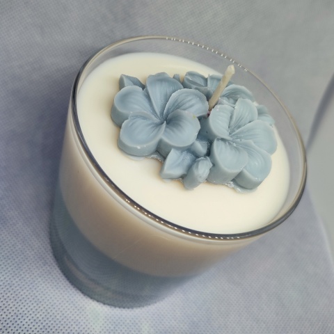 Świeca o zapachu owoców leśnych