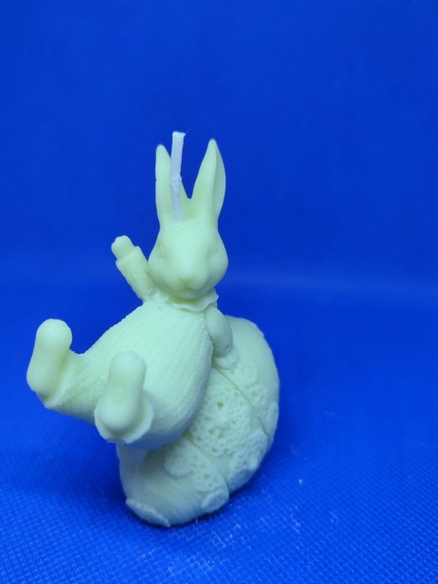 Świeca sojowa Króliczek wielkanocny z jajem (kolor jasny zielony)